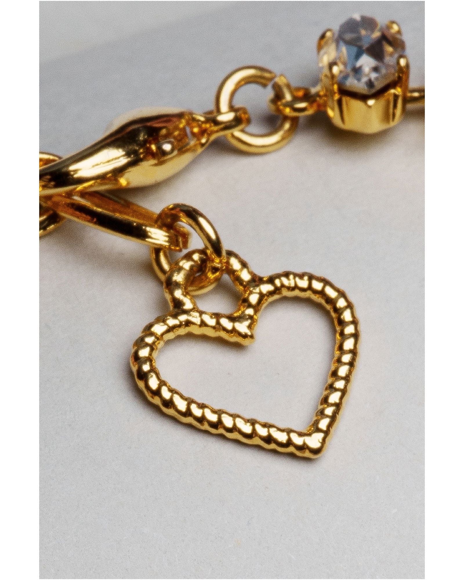 Capri tennis bracelet gold clasp with signature heart charm, highlighting thoughtful design and refined craftsmanship.