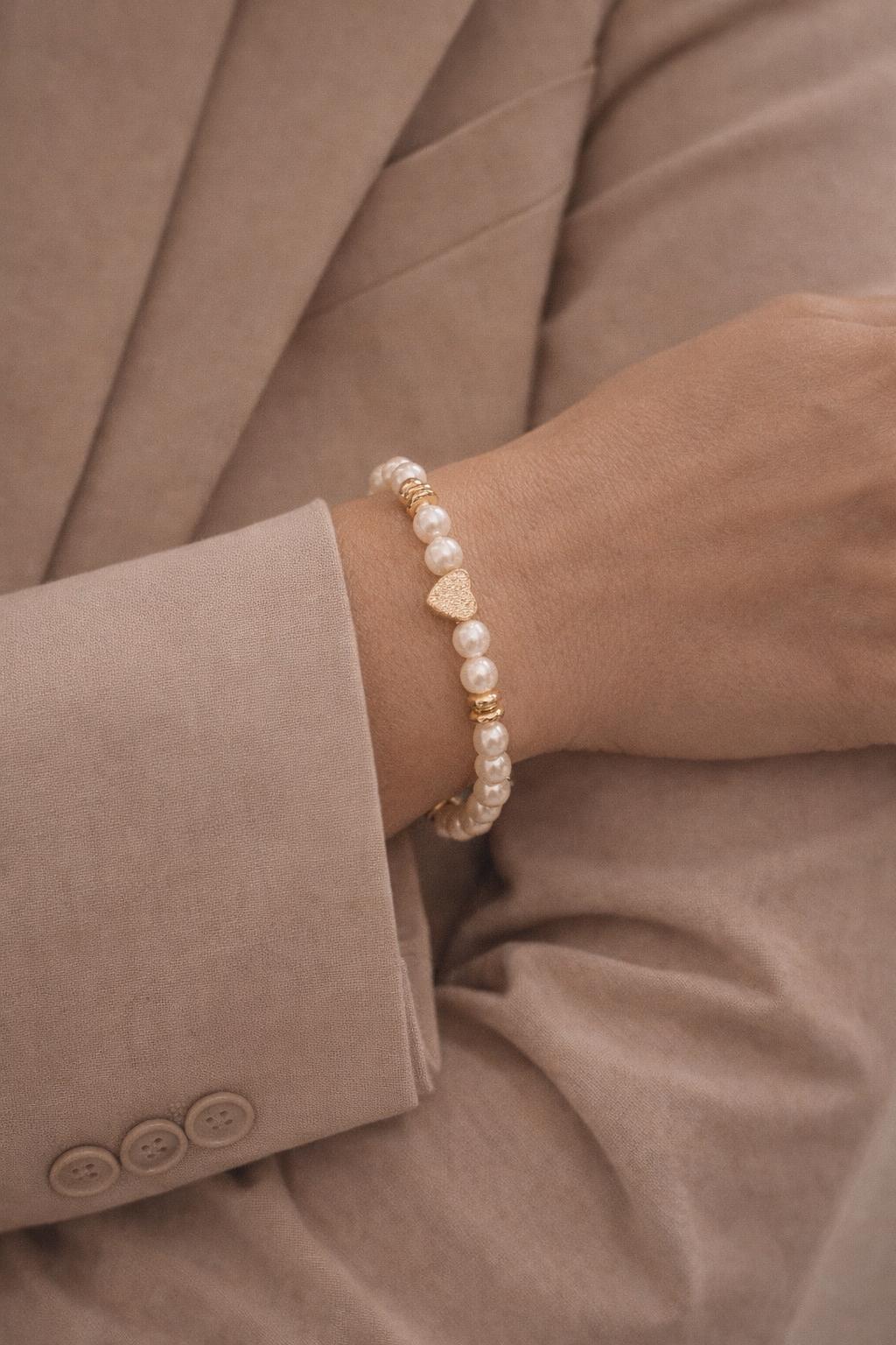 Pandora pearl and gold heart bracelet worn with a tailored blazer for refined everyday elegance